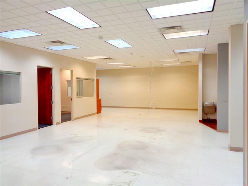 Convenient Commercial Office